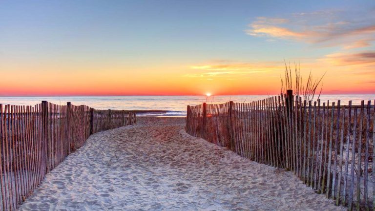 The-Ultimate-Guide-to-Finding-a-Rehoboth-Beach-Hotel